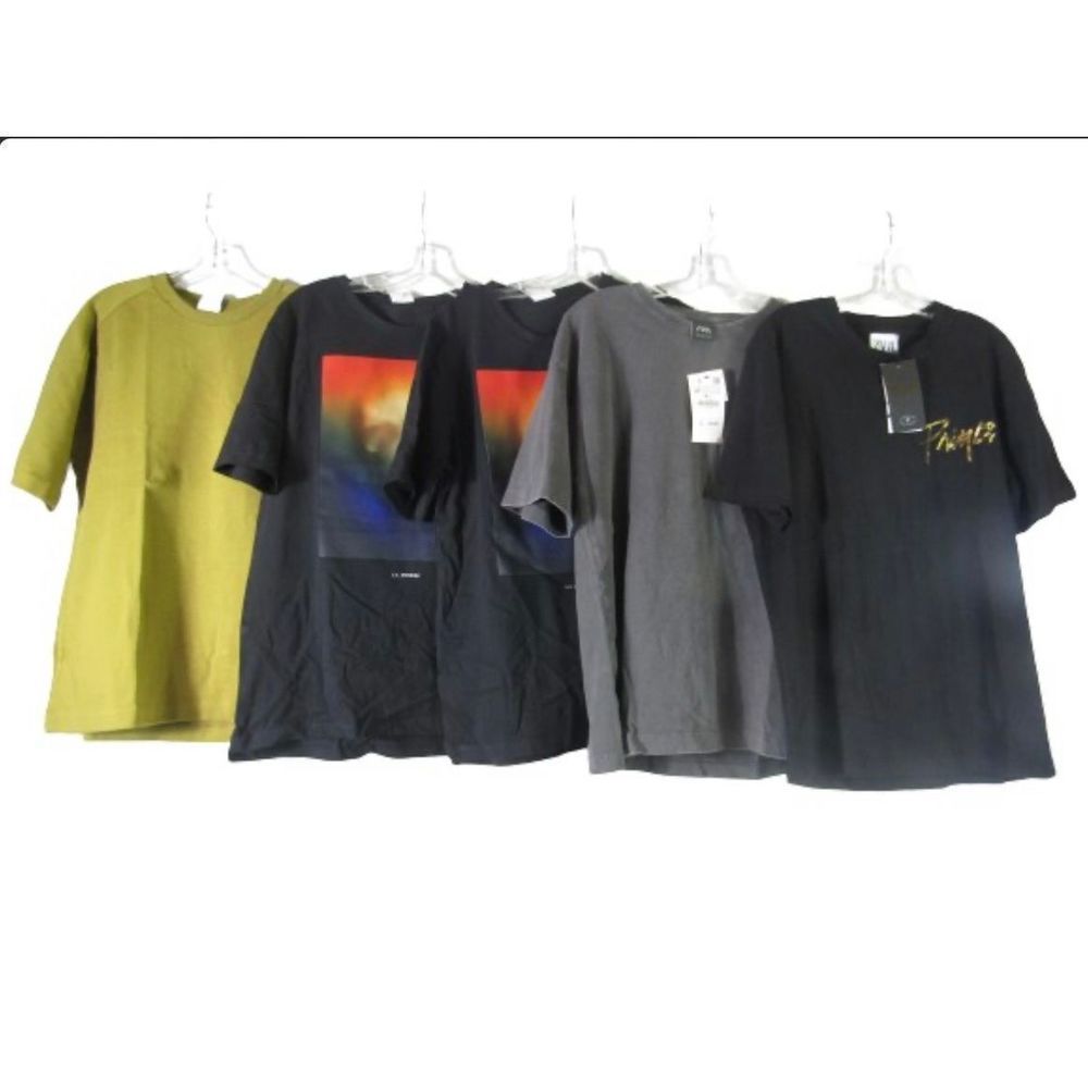 Zara Clothing Bundle
Lot of 5
Zara Shirt - Black With Skull - M
Zara Shirt - Gre